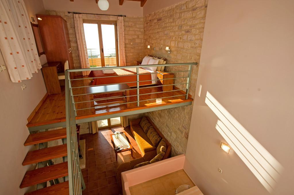 Enastron Villas Kyparissia Bilik gambar