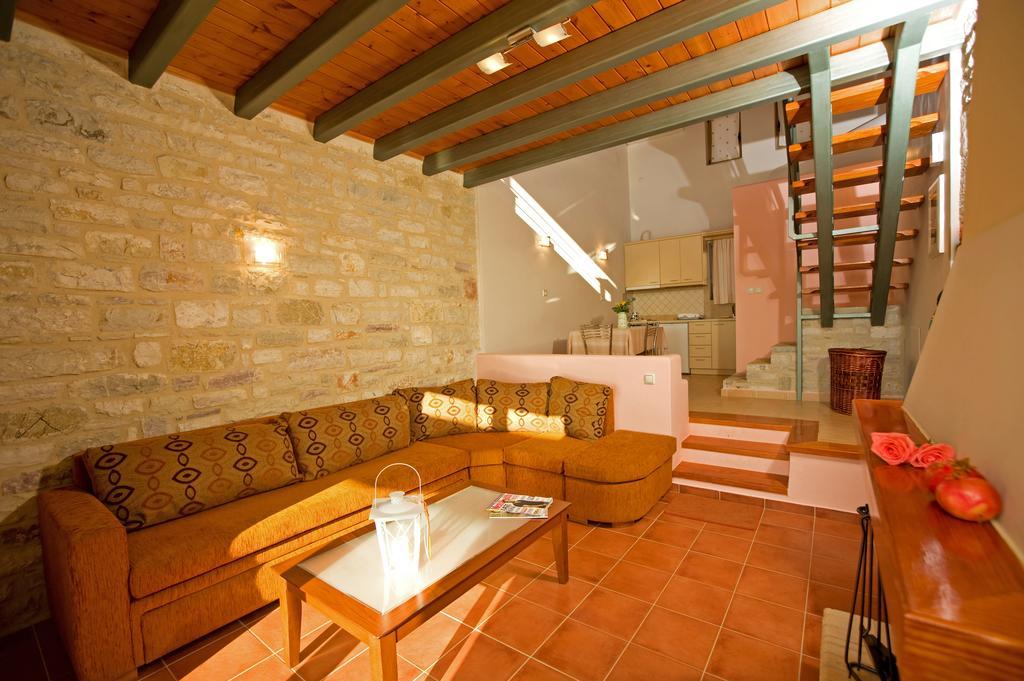 Enastron Villas Kyparissia Bilik gambar